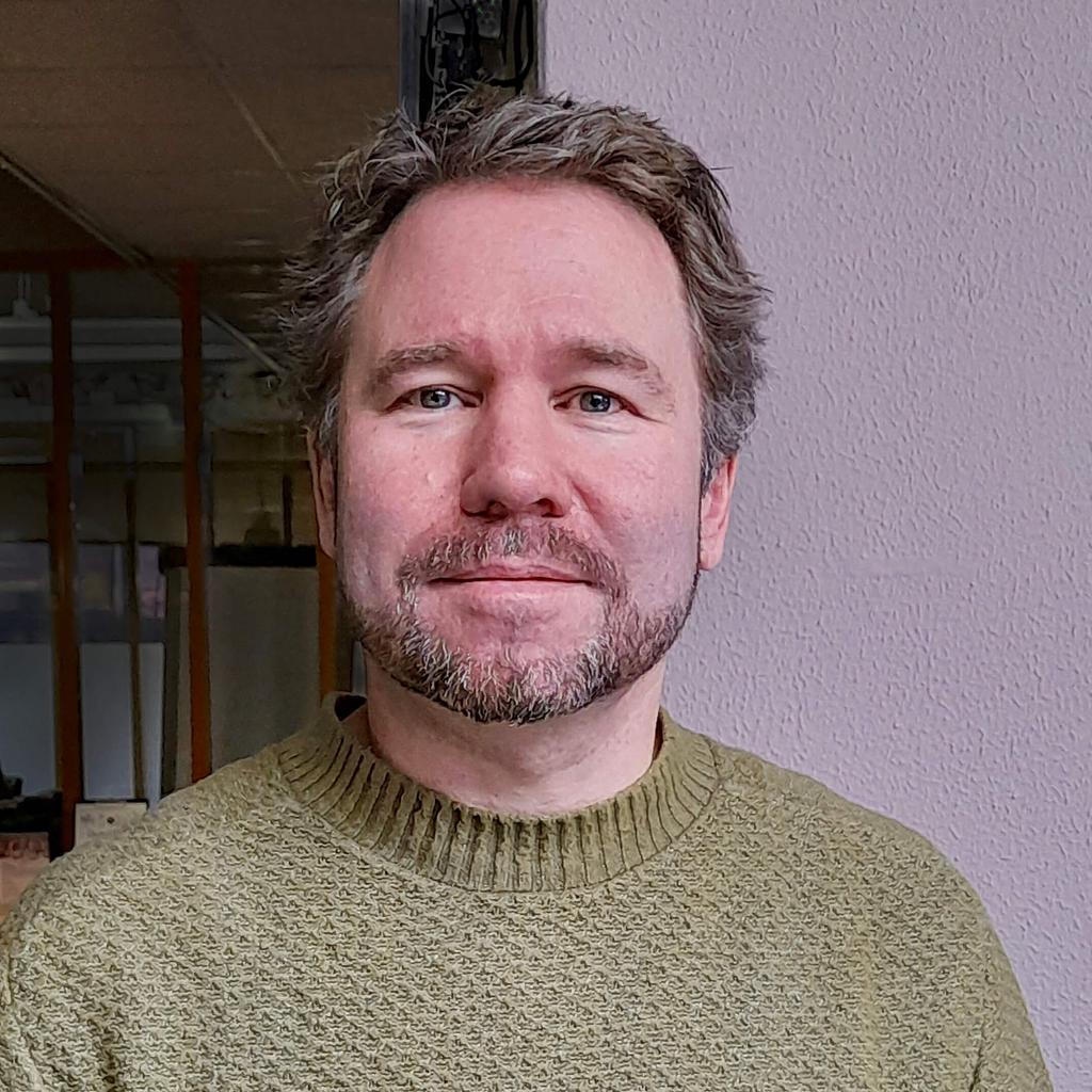 Generalist & Mulitipotentiolite. Als je maar lang genoeg generalist bent, word je vanzelf specialist. In verschillende disciplines...Oprichter, maker, vormgever, frontend-developer en docent. Ik schuif graag aan om ideeën te ontwikkelen en heb passie voor nieuwe technologie in combinatie met creativiteit en identiteit. raoul postel